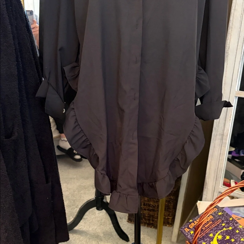 Black Ruffle-Hem Button Front Shirt - Picture 2 of 8